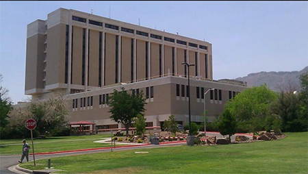 Un tirador activo bloquea la entrada a un centro sanitario en Texas